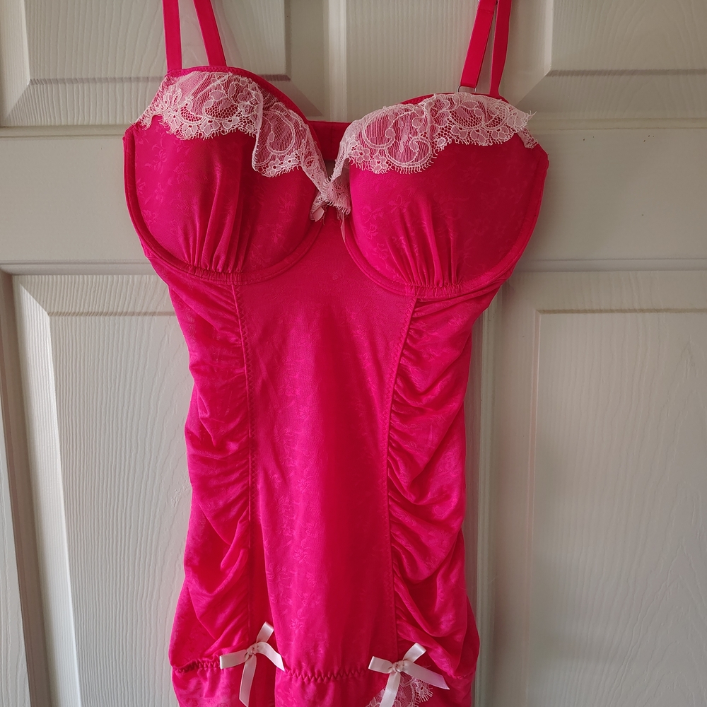 Elegant Pink Lace Trim Chemise